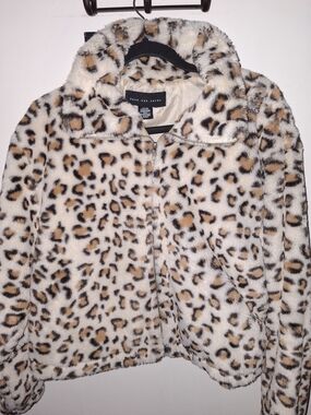 PINK Victoria's Secret Know One Cares faux fur leopard print jacket